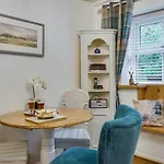 Coachhousebungalow 別荘 グレンジ・オーバー・サンズ